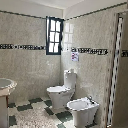 House Silvia & Nuno's בית נופש